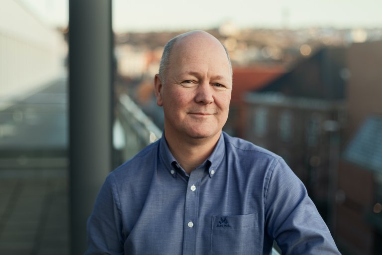 Glemm Paulsen smiler til kamera