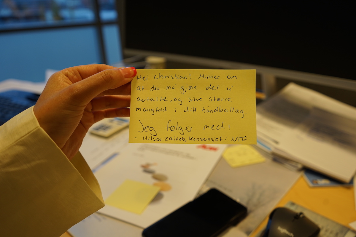 Post-it-lapp med hilsen på