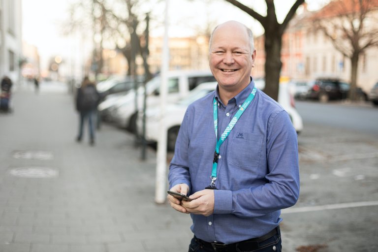 Glenn Paulsen smiler til kamera