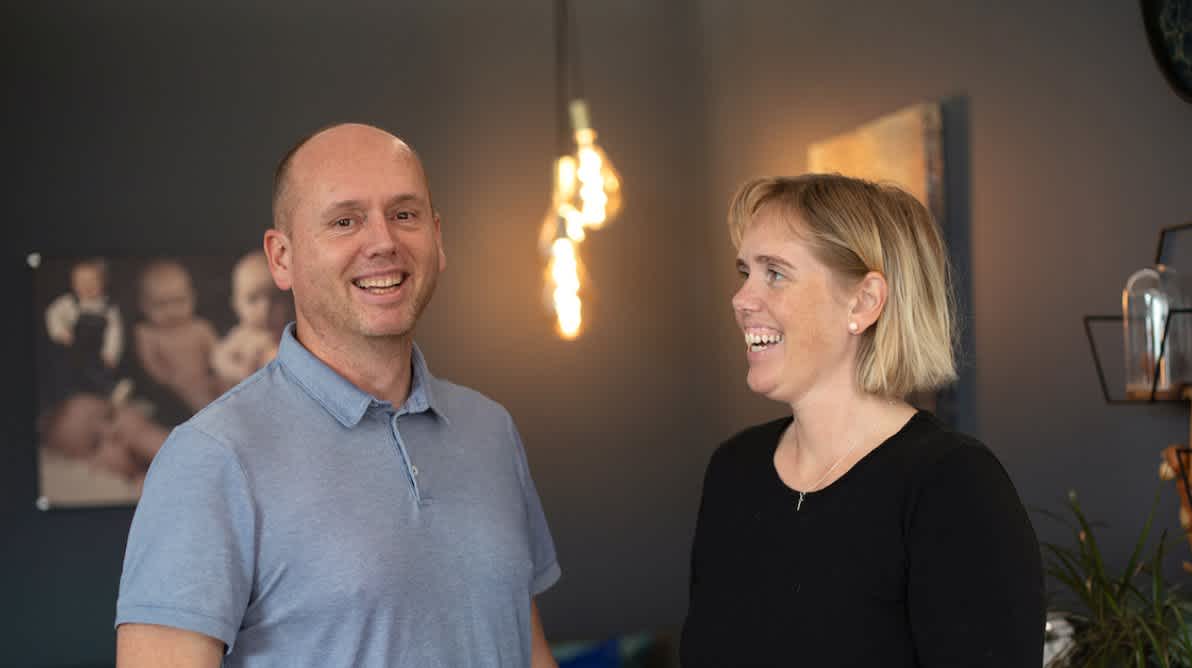 Bilde av smilende Torgeir og Nina
