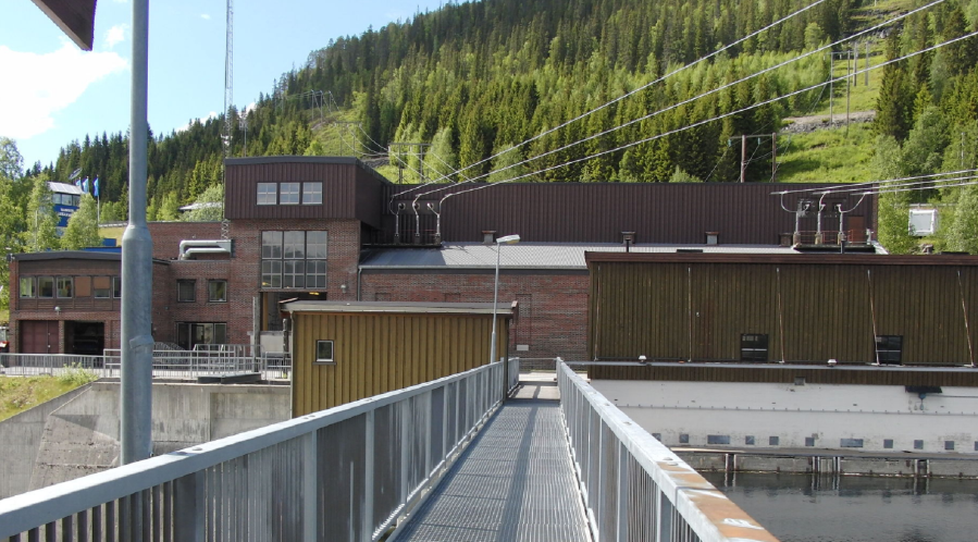 Nedre-Fiskumfoss kraftstasjon fra utsiden