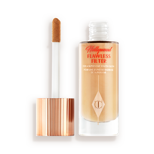 Hollywood Flawless Filter in shade 2.5 open An open glow-boosting primer in a glass bottle with a rose gold-coloured lid with a doe-foot applicator.