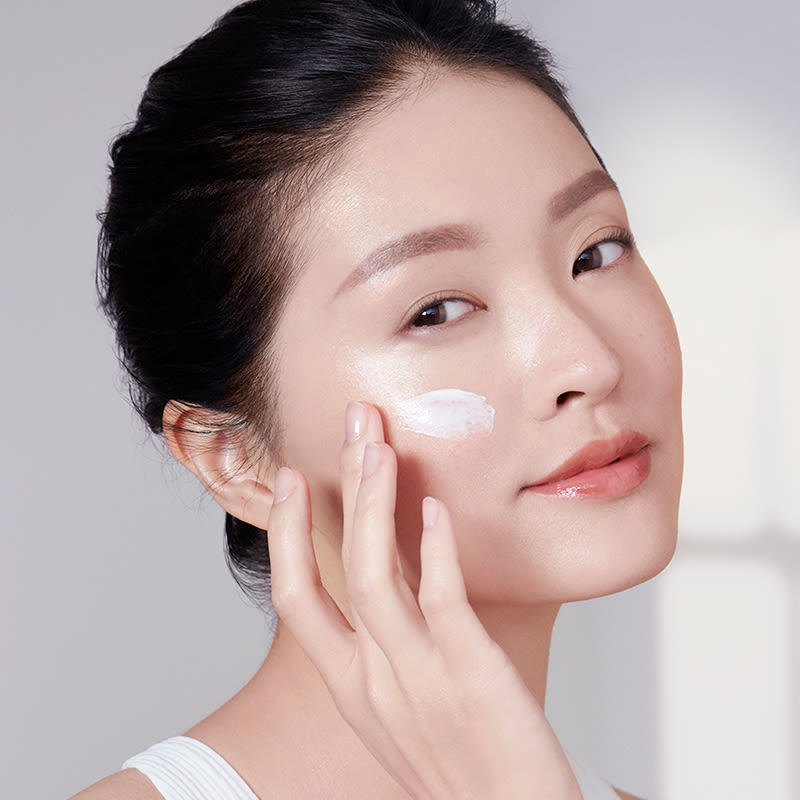 Hilda applying Magic Cream Light moisturiser to her face