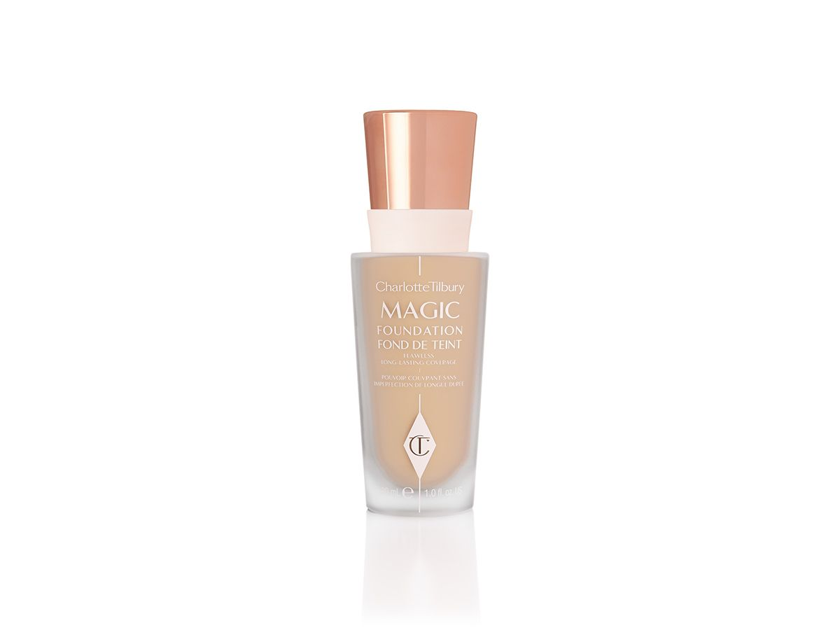 Magische Stiftung Packshot Die Magic Foundation ist Charlottes Lösung für makellose, lang anhaltende Deckkraft