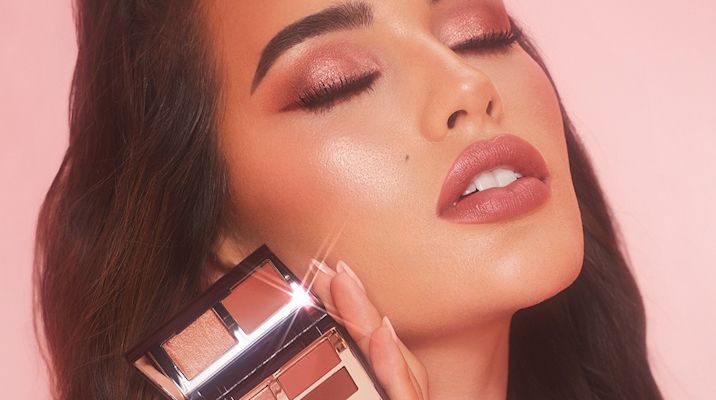 Dakota wearing Pillow Talk Dreams eyeshadow palette