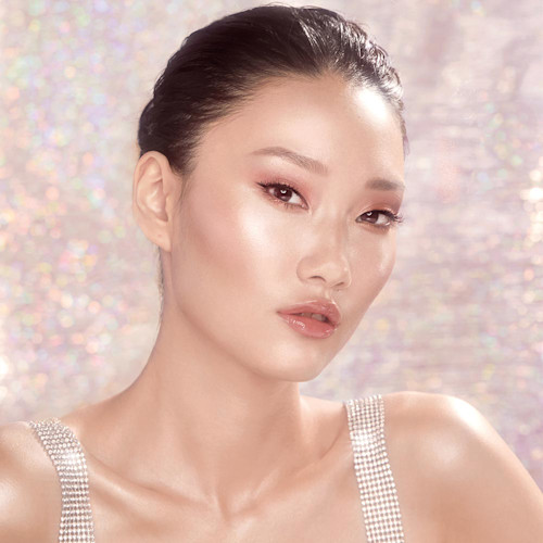 Peachgasm GlowgasmBlushHighlightDuo Model Stella