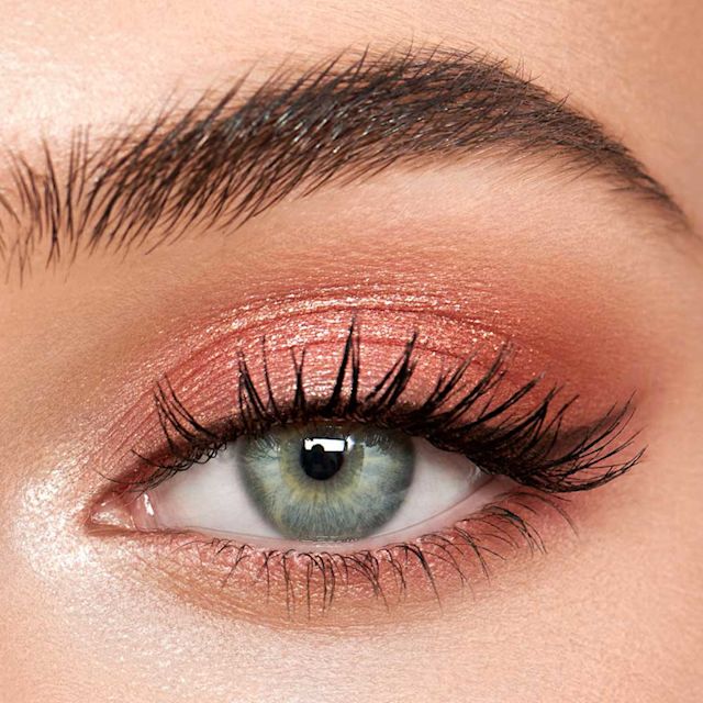 Natural eyeshadow for blue eyes Model with blue eyes wearing Pillow Talk natural eyeshadow look