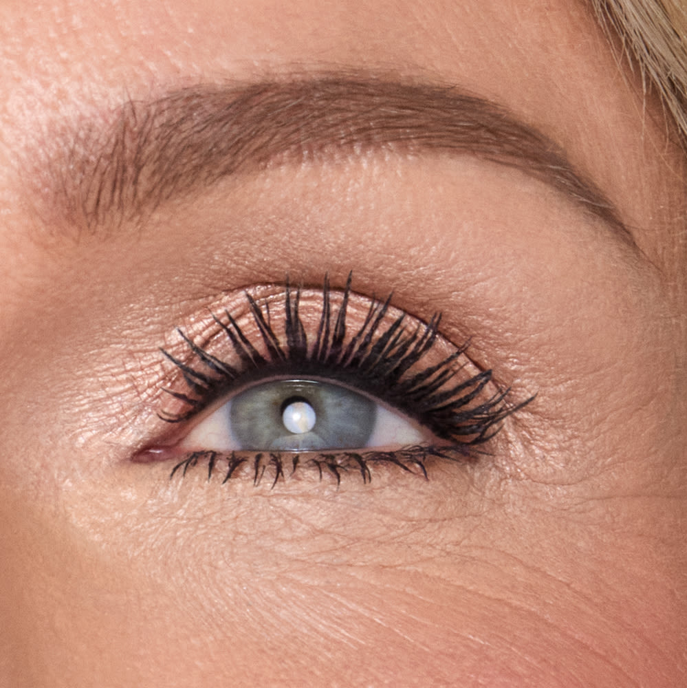 How to apply mascara for separation Model wearing Exagger-Eyes Mascara for separation and definition