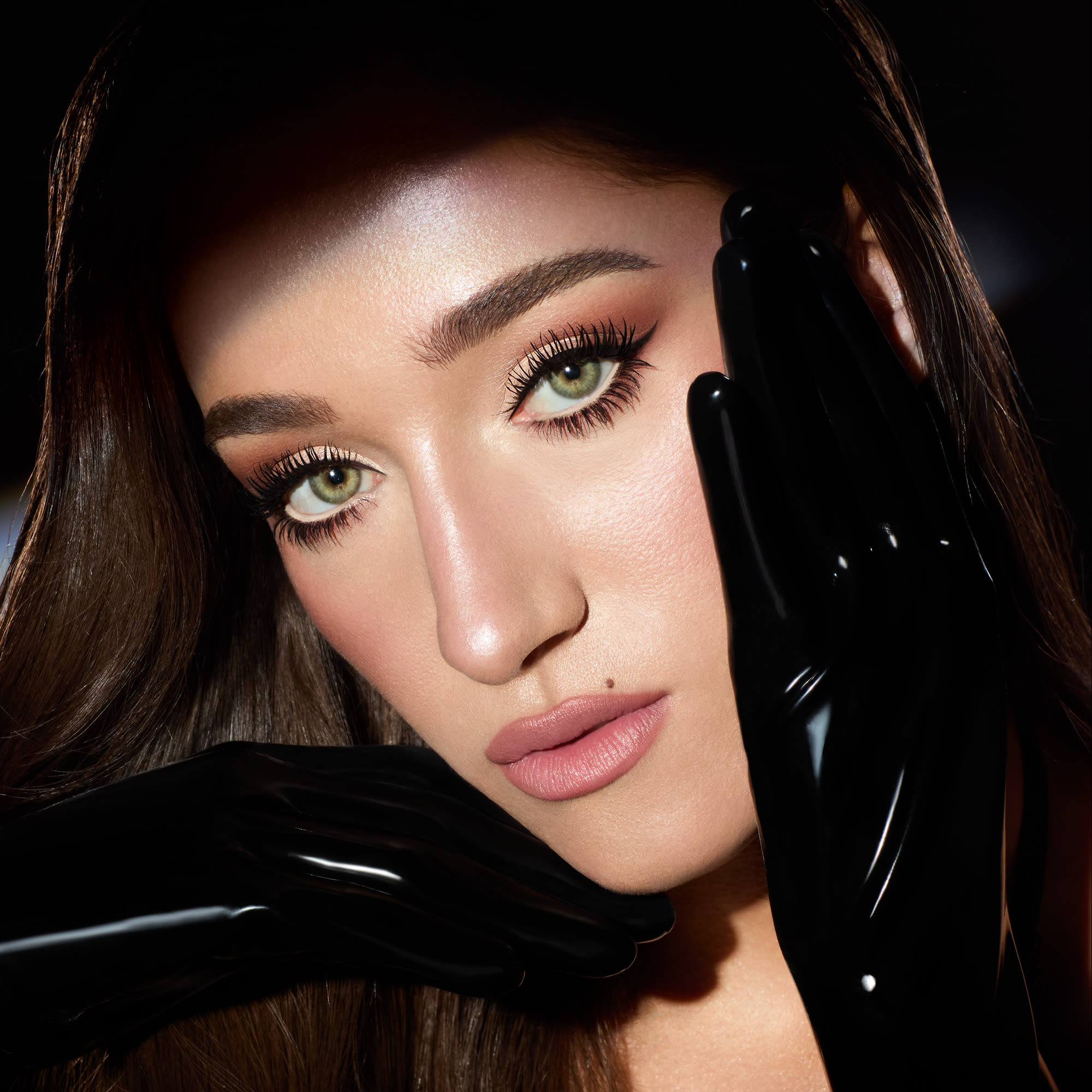 How to apply mascara without smudging under eyes Bella Tilbury wearing Exagger-Eyes Mascara with zero smudging under the eyes