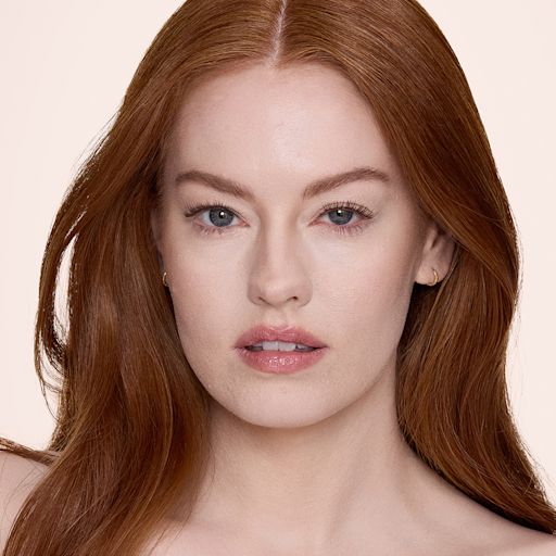 Airbrush Flawless Concealer - 2.5 fair model Airbrush Flawless Concealer - 2.5 fair model