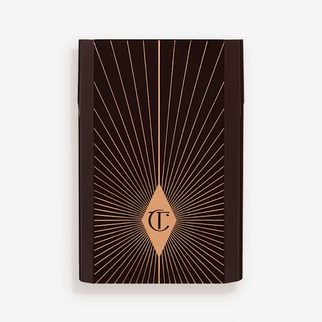 Quick & Easy Instant 5 Minute case closed A closed makeup case in a black-brown colour with a golden starburst pattern all over.