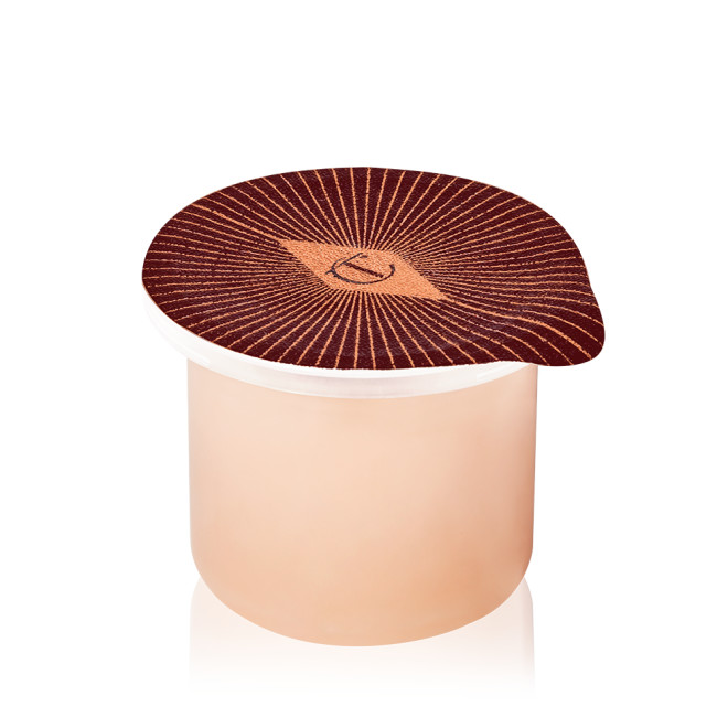 Refill of a peach-coloured, thick and luscious night cream in a petite pot with an easy-to-peel-off cover.