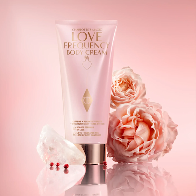 Muestra de textura de la Love Frequency Magic Body Cream Muestra de textura de la Love Frequency Magic Body Cream