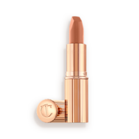 Matte Revolution The Super Nudes in Cover Star with and without lid Two lipsticks, with and without lid, in a fresh, neutral nude peach matte shade, in sleek, gold-coloured tubes.