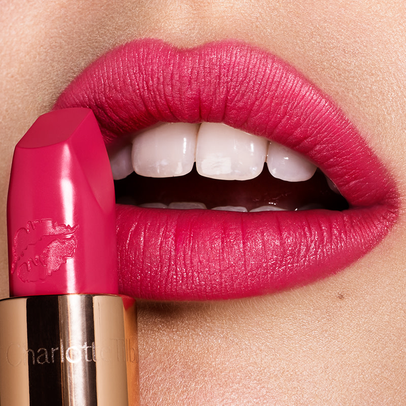 1x1 national kissing day FI hot-lips-lipstick-electric-poppy