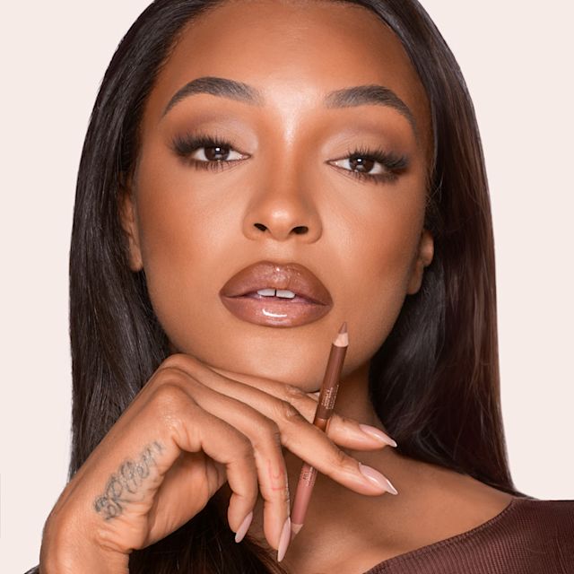 Jourdan Dunn lip contour Jourdan Dunn wearing a lip contour look using Super Nudes Lip Cheat Contour Duo