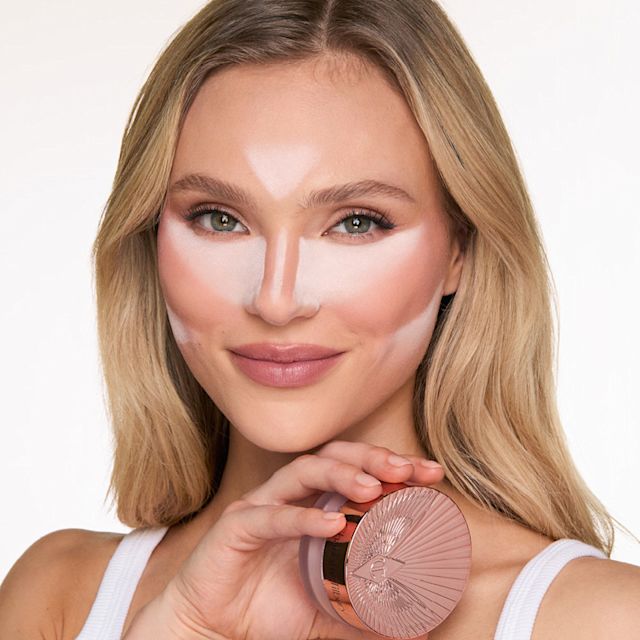 How to use loose powder to colour correct dark circles under eyes How to use loose powder to colour correct dark circles under eyes