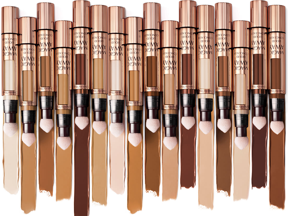 Magic Away Concealer Kollektion mit Farbproben Eine nebeneinander angeordnete Auswahl flüssiger Concealer in hellen, mittleren und dunklen Tönen.