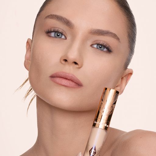 Airbrush Flawless Concealer - 5 medium model Airbrush Flawless Concealer - 5 medium model