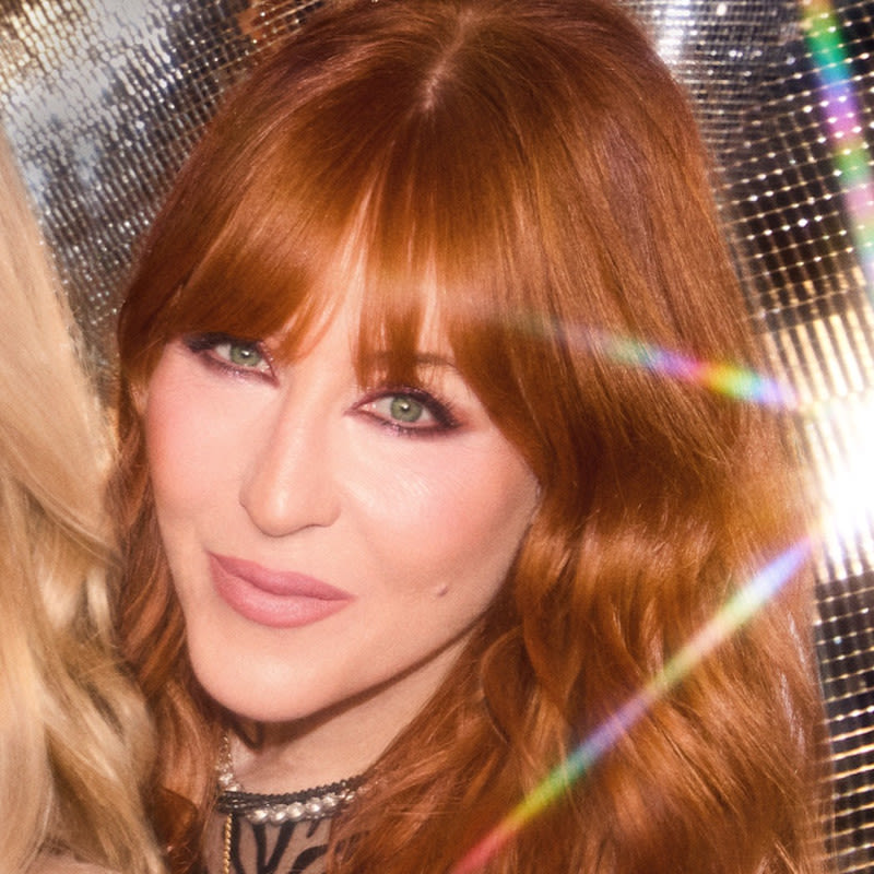 Charlotte Tilbury Feline Flick winged eyeliner black dress makeup look Charlotte Tilbury Feline Flick winged eyeliner black dress makeup look