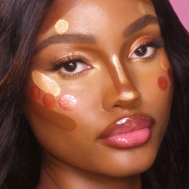 BEAUTY LIGHT WAND SWATCHED ON DEEP SKIN TONE MODEL BEAUTY LIGHT WAND SWATCHED ON DEEP SKIN TONE MODEL