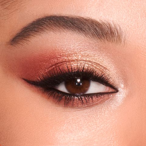 Primo piano di un look occhi creato con la Bella Sofia Luxury Palette di Charlotte