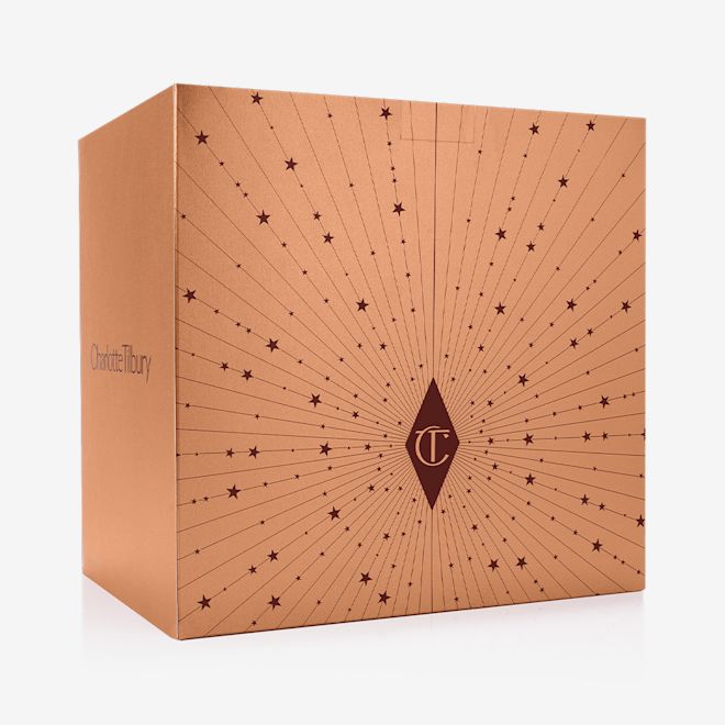 Charlotte's Beauty Advent Calendar 2021 sleeve Large, golden-coloured makeup sleeve for a holiday advent calendar.