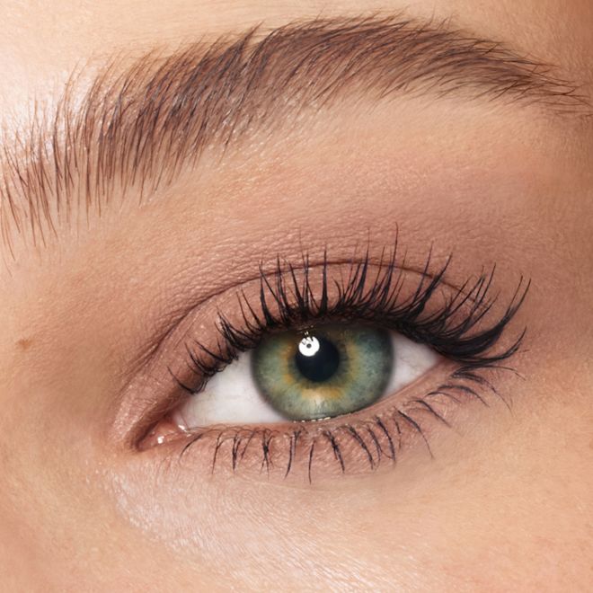 Exagger-eyes Eyeshadow Stick - Nude Sculpt Model Close Up Exagger-eyes Eyeshadow Stick - Nude Sculpt Model Close Up
