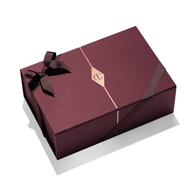 Gift box with ribbon Night Crimson gift box with a cream ribbon around it and the CT initials in rose gold.