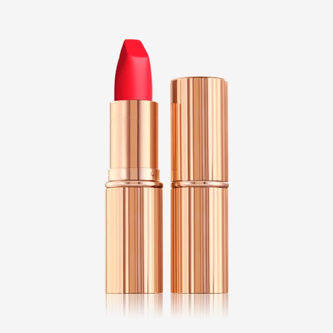 Matte Revolution lipstick in 1975 Red with and without lid Two identical lipsticks, with and without lid, in a classic, 70’s-inspired sunset red colour with a matte finish, in gold-coloured tubes.