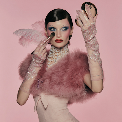 Look maquillage showgirl