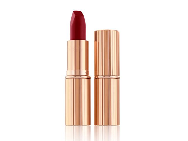 Matte Revolution in Red Carpet Red with and without lid Two lipsticks, one with its lid and the other without, in a true ruby red shade with matte finish.