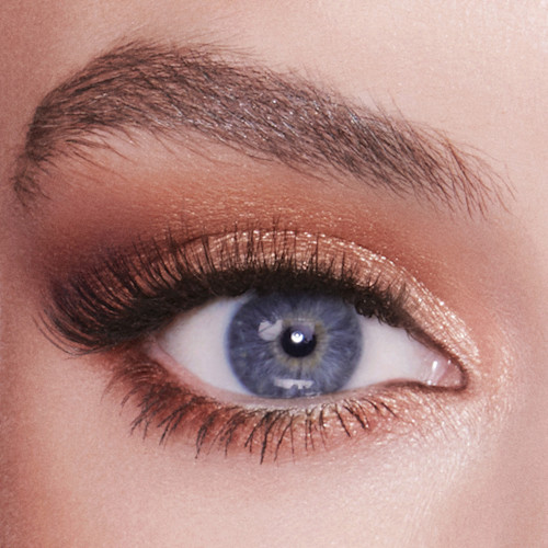 The Queen of Glow Luxury Palette Eyeshadow Model 1 The Queen of Glow Luxury Palette Eyeshadow Model 1