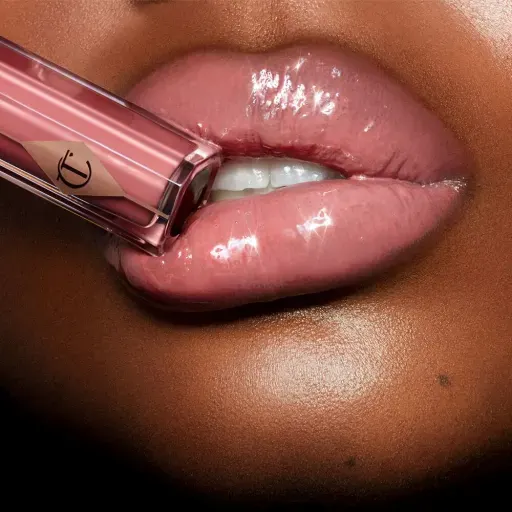 Pillow Talk Lip Lustre on deep skintone model Pillow Talk Lip Lustre on deep skintone model