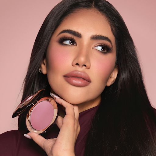 AIRbrush Blush Blur - Pillow Talk Medium - Model Noor Stars AIRbrush Blush Blur - Pillow Talk Medium - Model Noor Stars