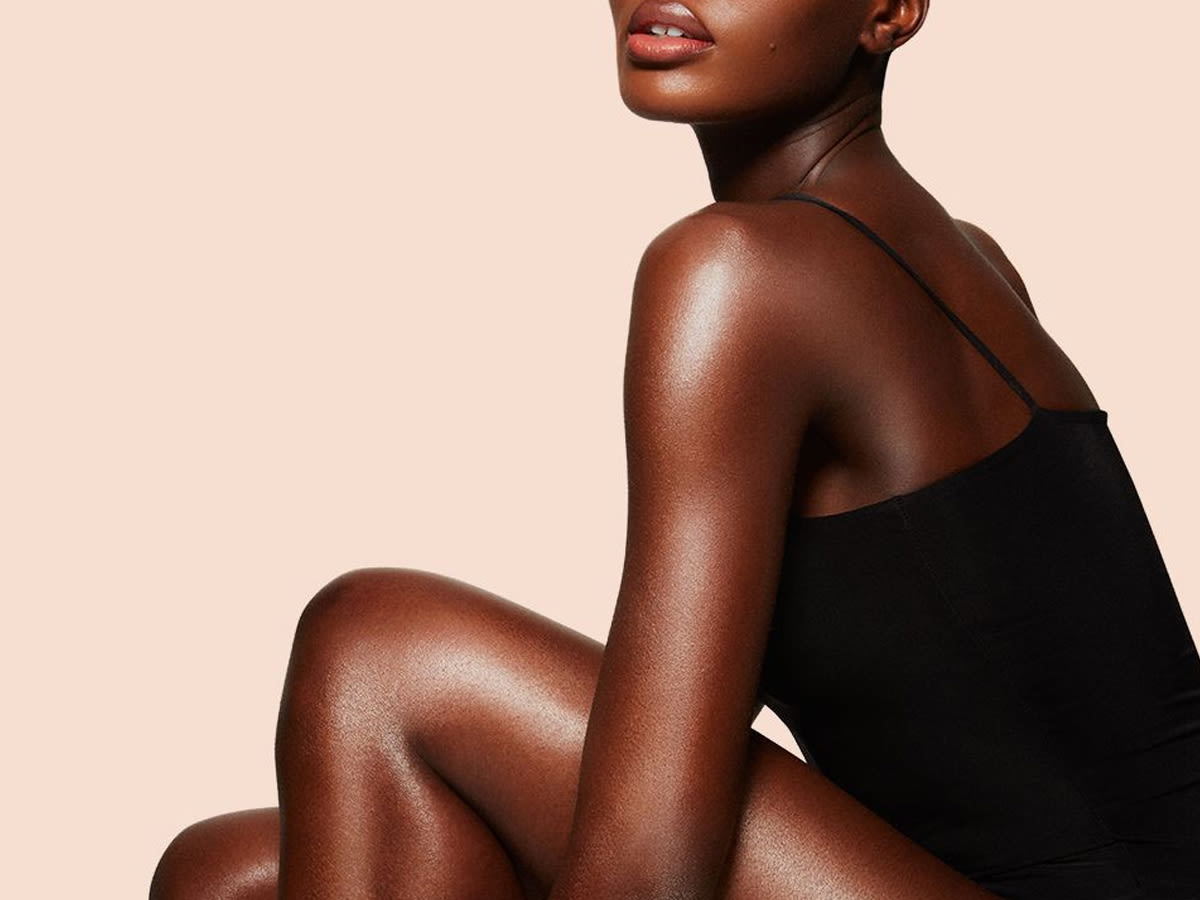 Supermodel Body on deep tone model A deep-tone model with flawless, glowy, bronzed skin.