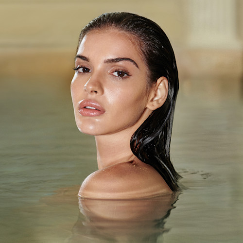 dual-cleanser-step-model-in-pool dual-cleanser-step-model-in-pool
