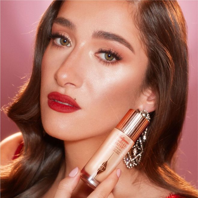 Bella Tilbury wearing Hollywood Flawless Filter Bella Tilbury wearing Hollywood Flawless Filter