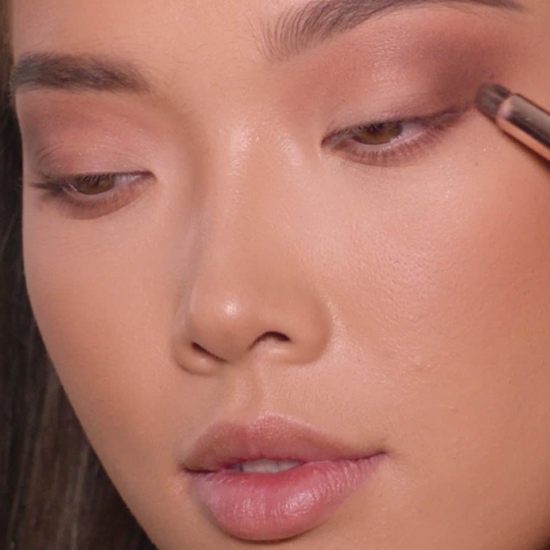 90s Makeup Look Step 7: dark eyeshadow Step 7 in Charlotte's 90s Makeup Look: intensify with dark eyeshadow