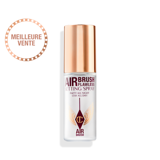 Airbrush Flawless Setting Spray fermé Une brume fixatrice au format voyage fermée dans un flacon transparent avec bouchon doré.