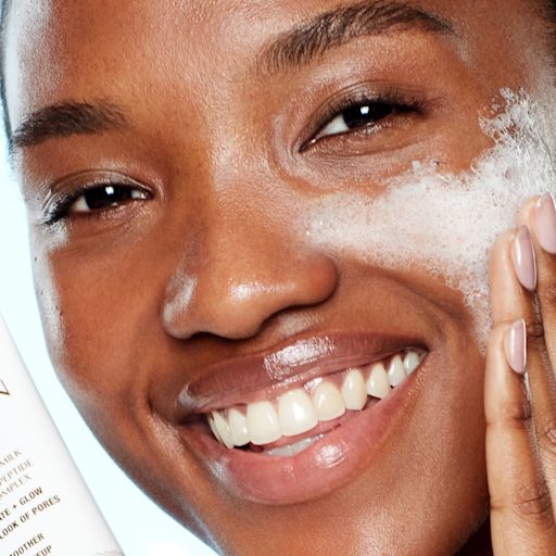 Model applying Charlotte's Magic Hydration Revival Cleanser Model applying Charlotte's Magic Hydration Revival Cleanser