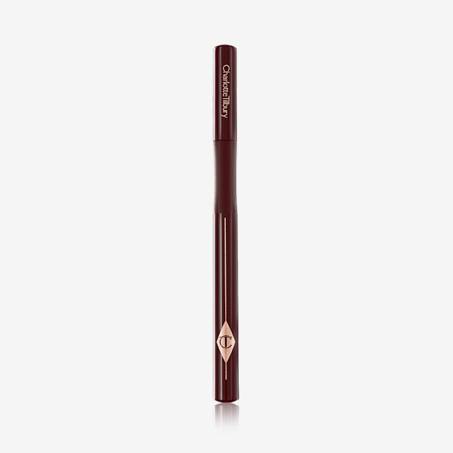 Feline Flick Super Brown Eyeliner closed A dark brown eyeliner pen with its lid closed and the CT symbol embossed on it.