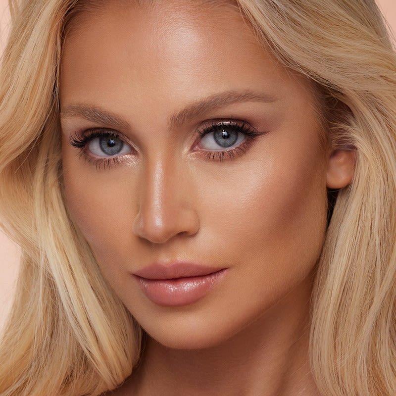 Contour Shade for Medium Skin Model wearing Contour Shade for Medium Skin