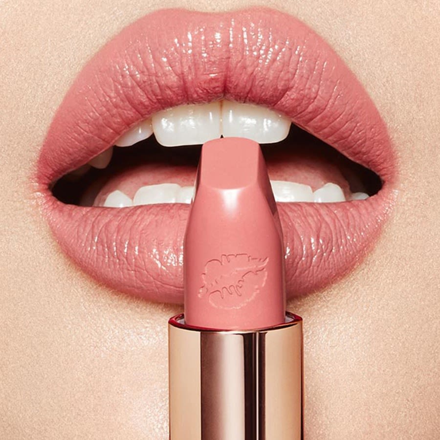 Dancefloor Princess lip close up Lip close up of model wearing bubblegum pink Hot Lips 2 lipstick in Dancefloor Princess