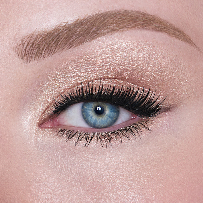 Gold eyeshadow for blue eyes Model with blue eyes wearing Diamond Eyes gold eyeshadow look