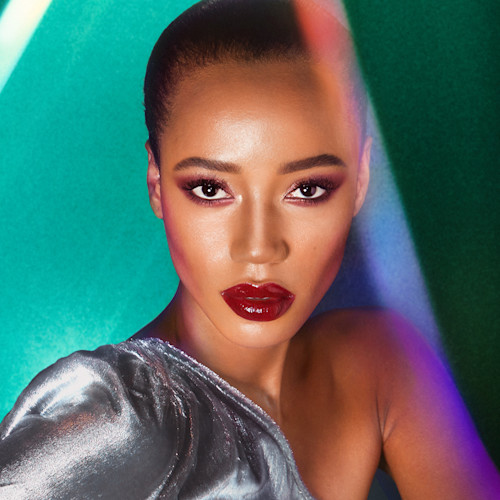 The Icons Model Image - Nadja green background PDP