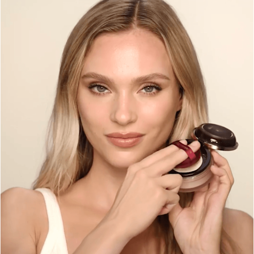 Loose Powder Brightening Pink Model Application Loose Powder Brightening Pink Model Application