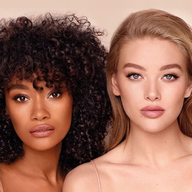 Airbrush Flawless Foundation Model Duo Image Airbrush Flawless Foundation Model Duo Image