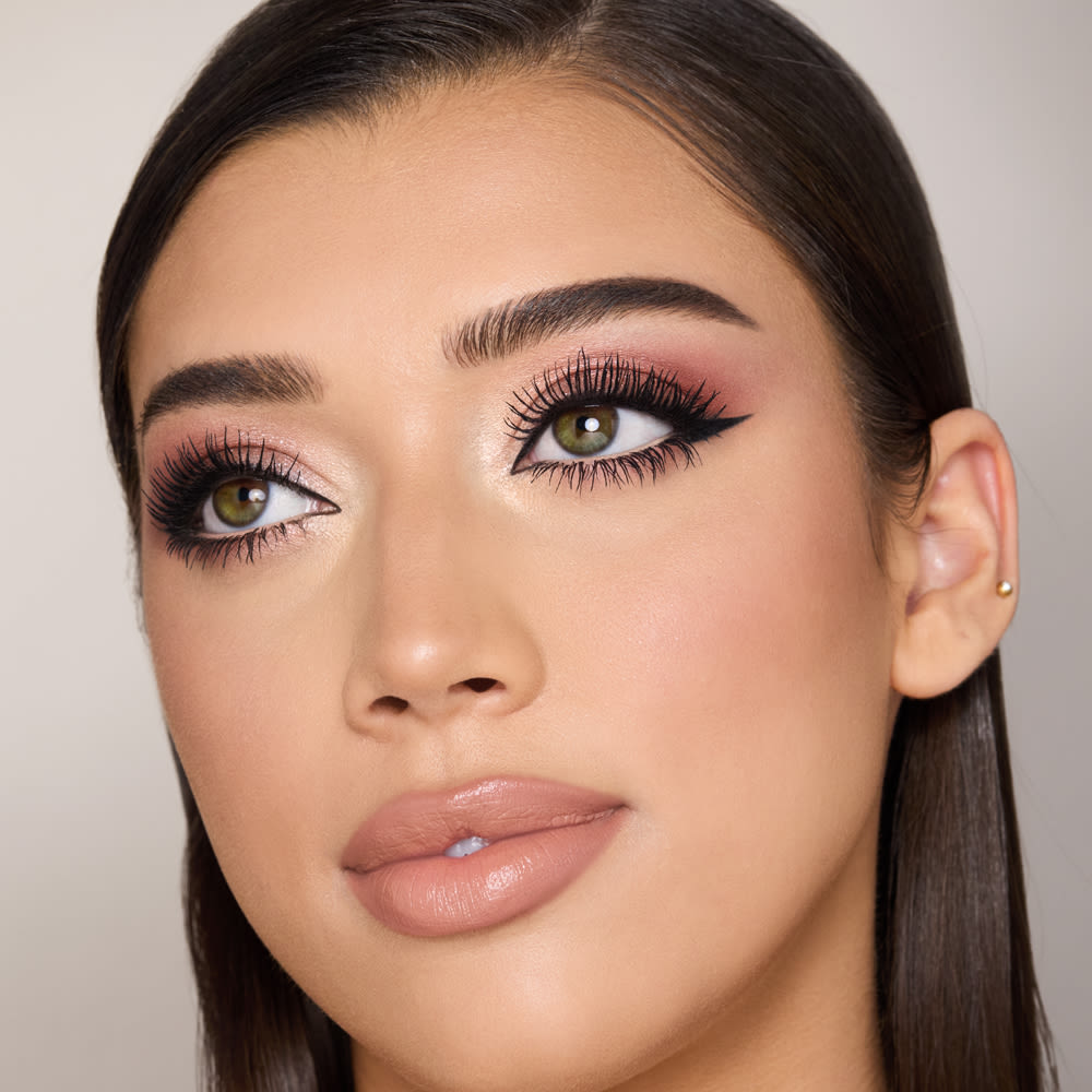 How to apply mascara without clumping Cassia wearing Exagger-Eyes Volume Mascara with no mascara clumping