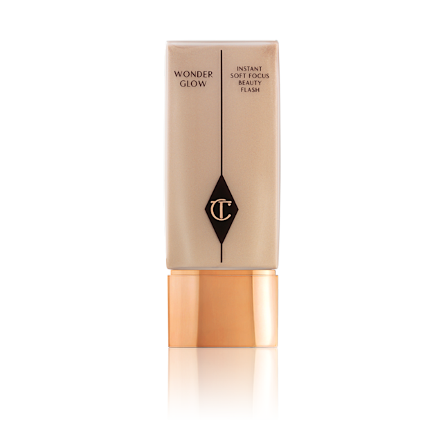 Wonder Glow Primer closed A glowy soft, rose-gold-coloured primer in a sleek rectangular bottle with a gold-coloured lid.
